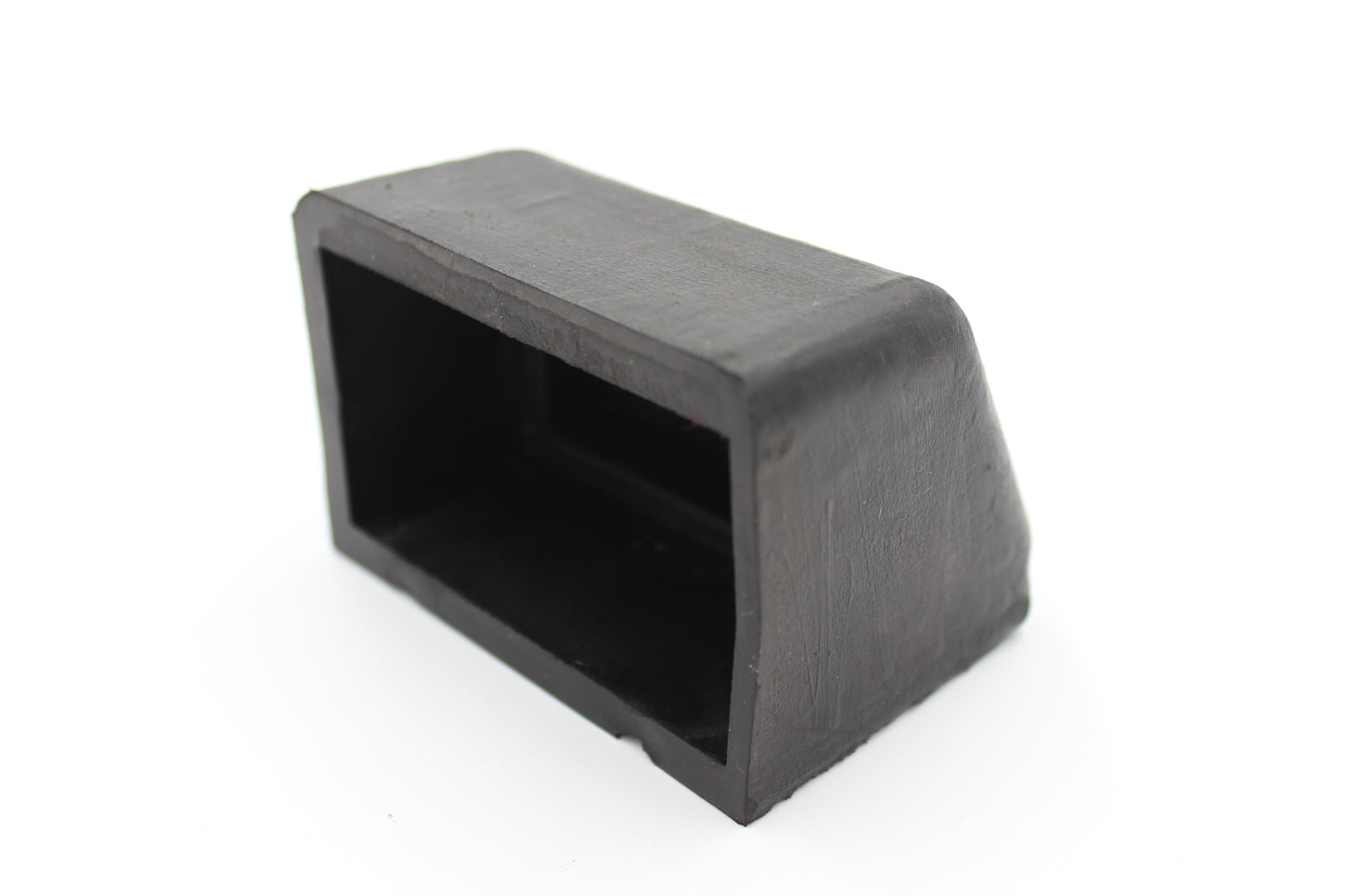 Musta laitteen jalan suojus 80x45 mm – suojaa lattiaa ja vähentää laitteen liukumista
